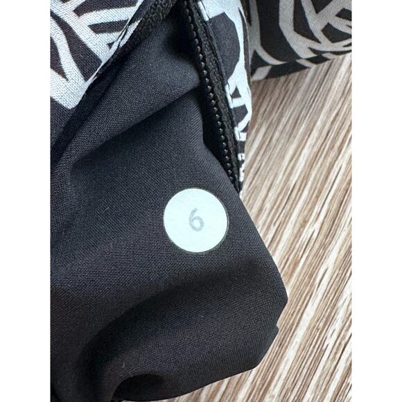 Lululemon | Run Speed Short | 4 Way stretch | Lined | Black/White Rose | SZ 6‎ - Picture 5 of 8
